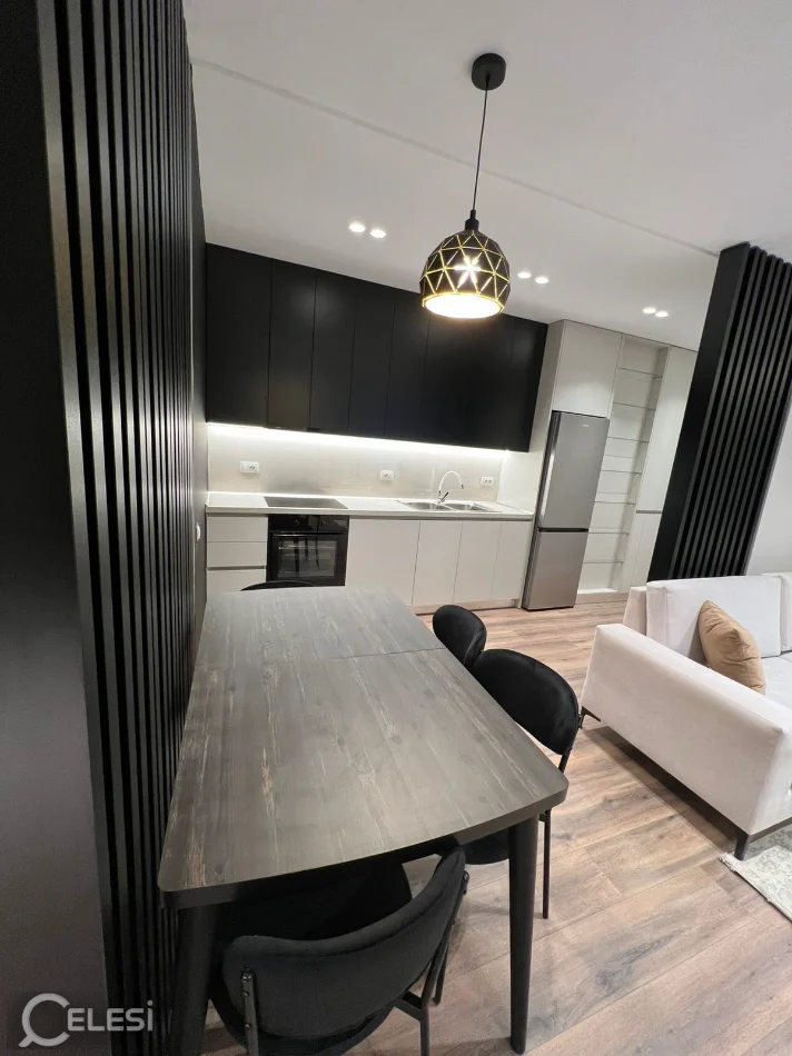 Tirane, jepet me qera apartament 2+1+Ballkon Kati 7, 720 € (Pas Bar Makboro)