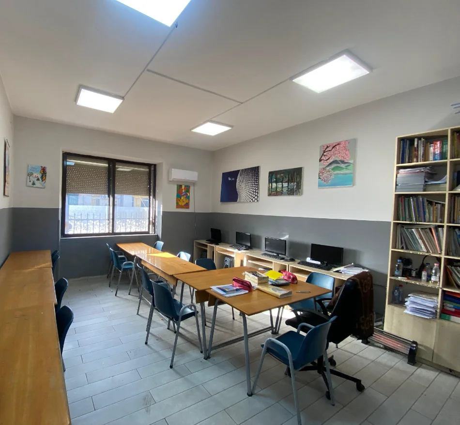 Tirane, jepet me qera ambjent biznesi Kati 3, 100 m² 850 € (Blloku)