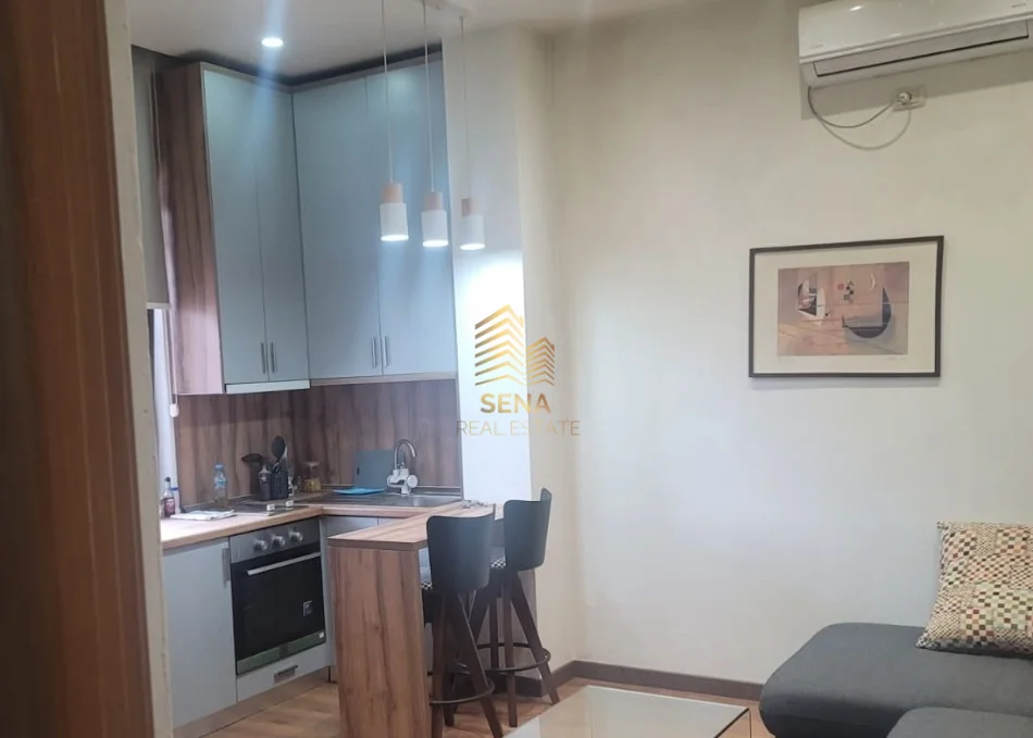 Tirane, jepet me qera apartament 1+1 Kati 1, 62 m² 600 € (Qender)