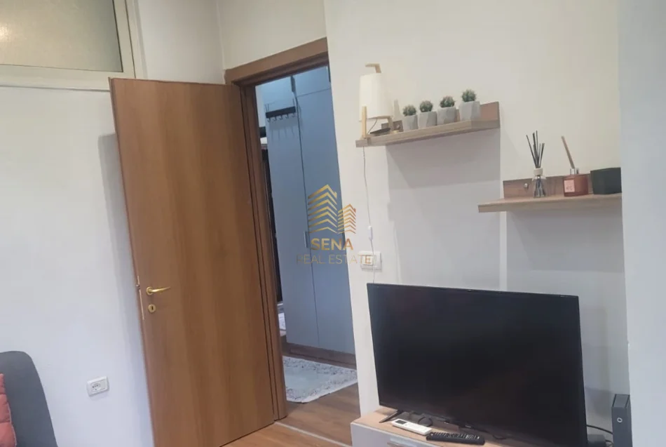 Tirane, jepet me qera apartament 1+1 Kati 1, 62 m² 600 € (Qender)