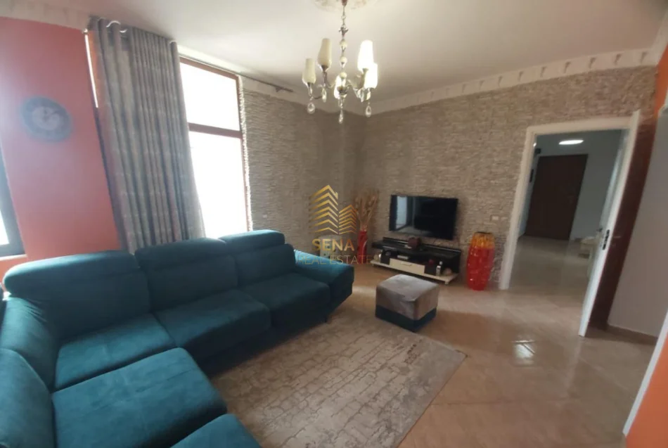 Tirane, jepet me qera apartament 2+1+Ballkon Kati 6, 90 m² 550 € (Ali Demi)