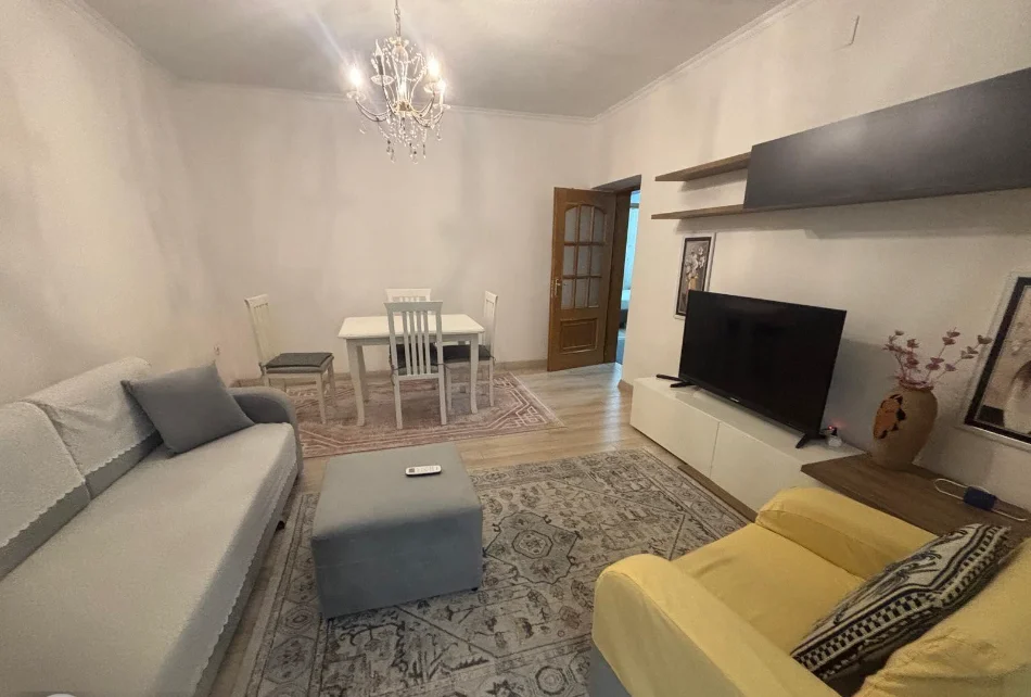Tirane, jepet me qera apartament 3+1 Kati 3, 100 m² 800 € (Myslym Shyri)