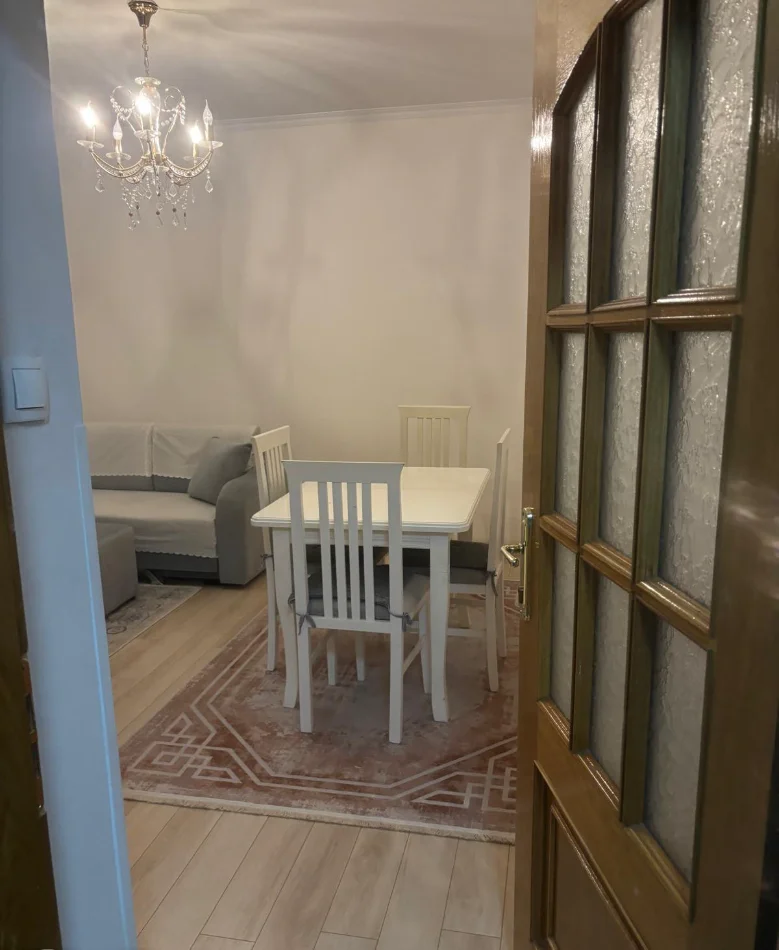 Tirane, jepet me qera apartament 3+1 Kati 3, 100 m² 800 € (Myslym Shyri)