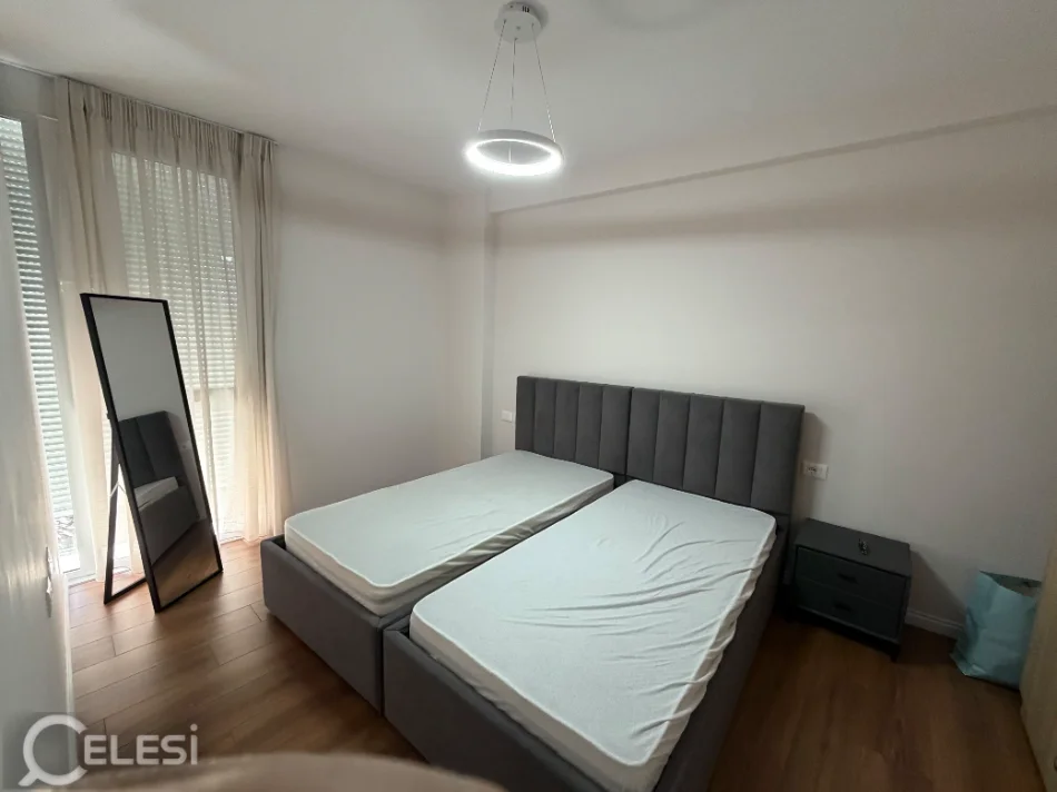 Tirane, jepet me qera apartament 2+1+Ballkon Kati 2, 67 m² 750 € (Rruga Mahmut Fortuzi)