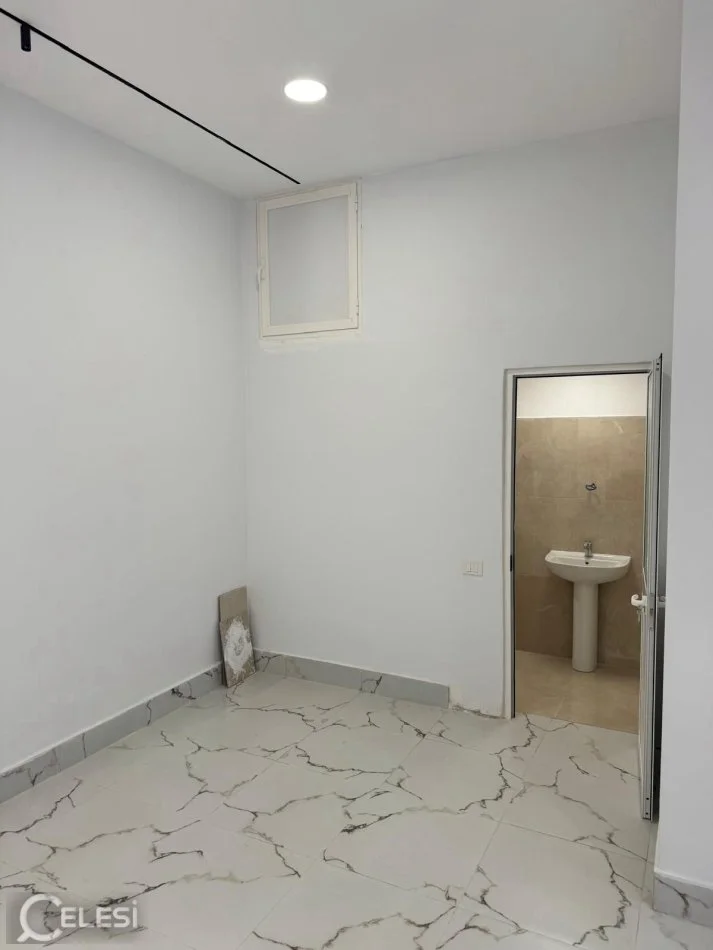 Tirane, jepet me qera dyqan Kati 0, 40 m² 900 € (RRUGA MINE PEZA)