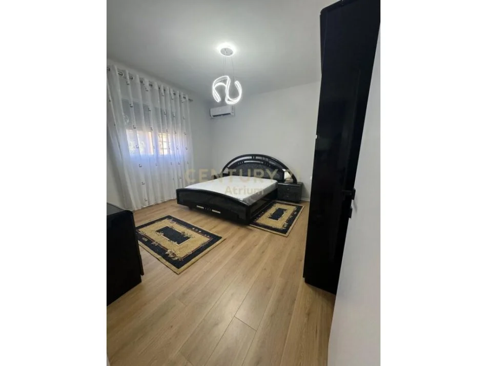 Tirane, jepet me qera apartament 3+1 Kati 2, 90 m² 550 € 