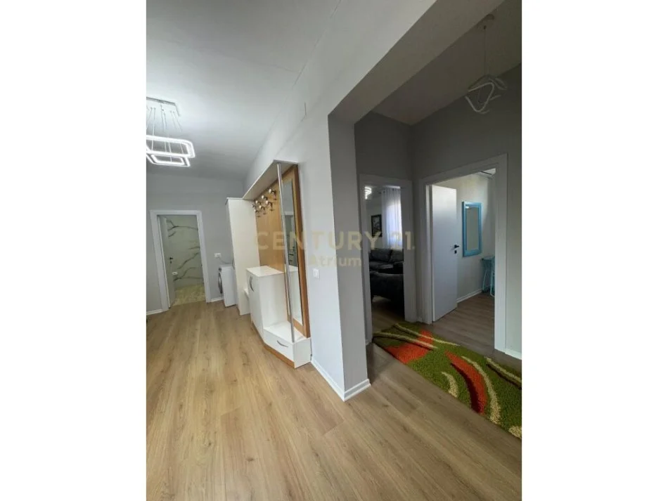 Tirane, jepet me qera apartament 3+1 Kati 2, 90 m² 550 € 