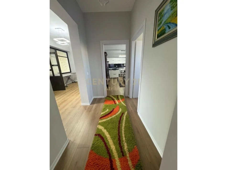 Tirane, jepet me qera apartament 3+1 Kati 2, 90 m² 550 € 