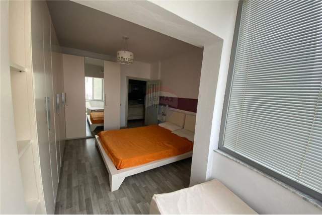 Tirane, jepet me qera apartament 2+1+BLK Kati 4, 95 m² 500 Euro (Komuna Parisit)