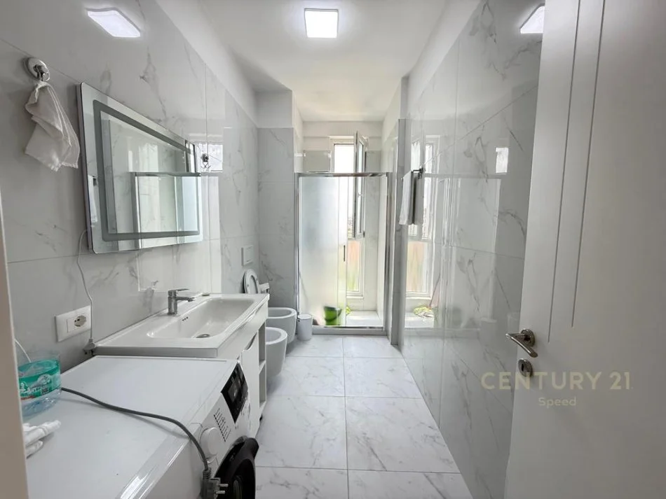 Tirane, jepet me qera apartament 1+1+Ballkon Kati 3, 63 m² 600 € (Siri Kodra)