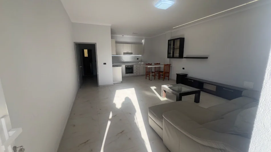 Tirane, jepet me qera apartament 1+1 Kati 1, 62 m² 350 € (DON BOSKO , Prane Xhamise)