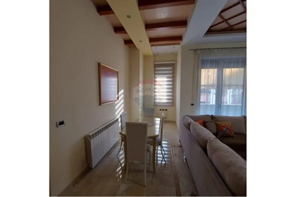 Tirane, jepet me qera apartament 2+1+Ballkon Kati 3, 110 m² 800 € (Hoxha Tahsin)