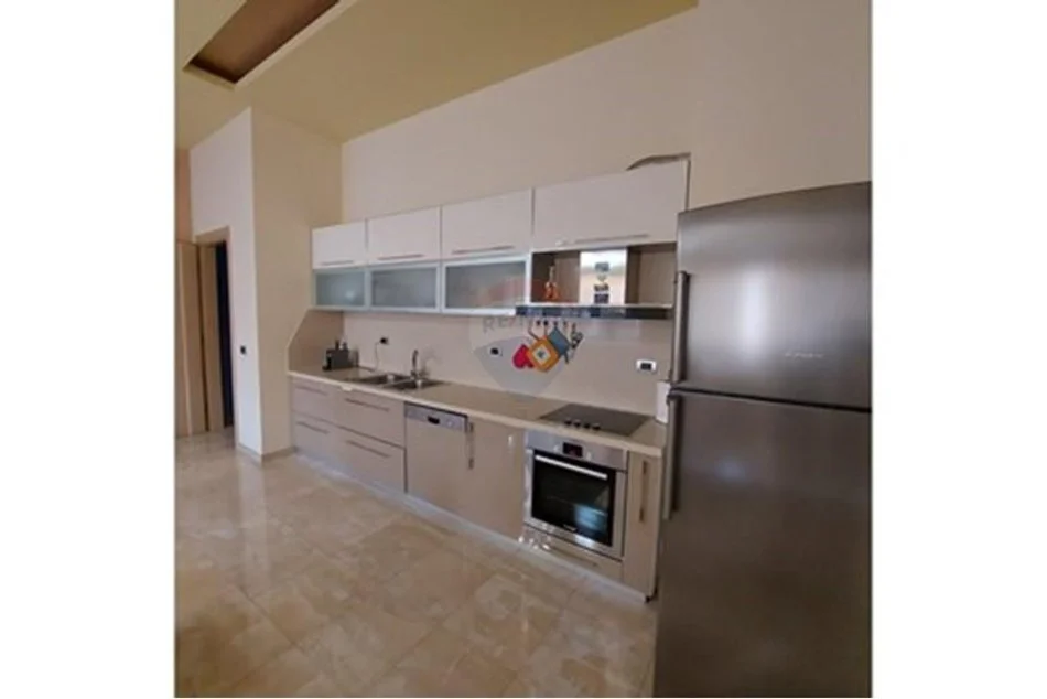 Tirane, jepet me qera apartament 2+1+Ballkon Kati 3, 110 m² 800 € (Hoxha Tahsin)