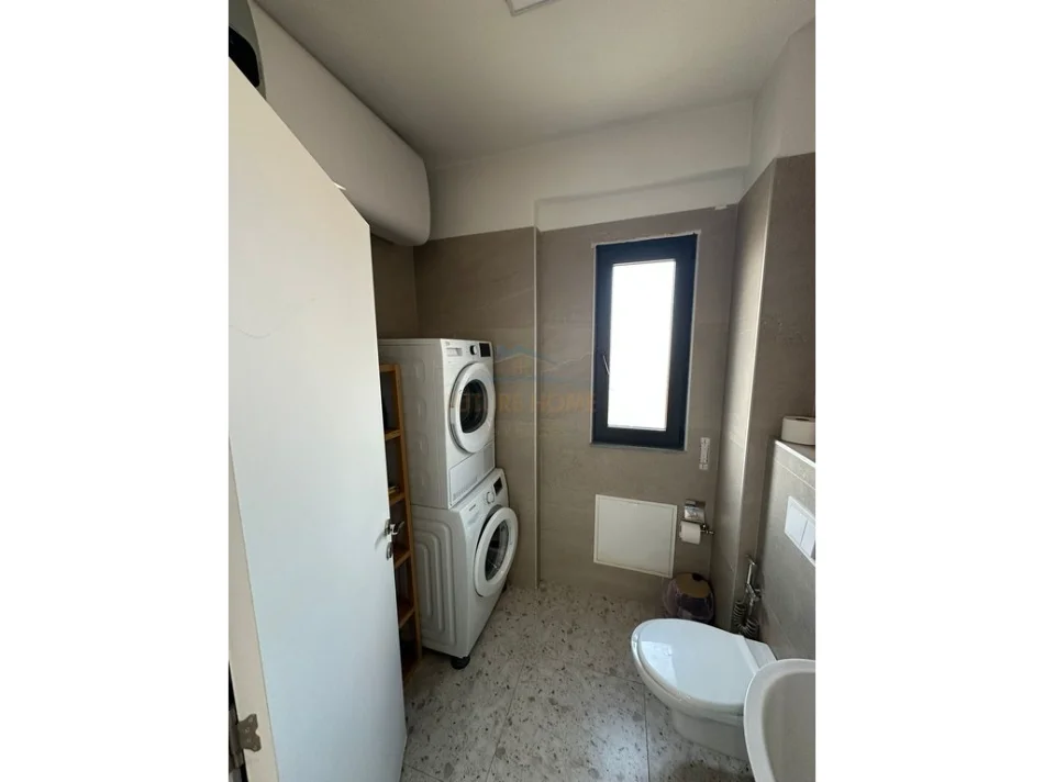 Tirane, jepet me qera apartament 3+1+2 Kati 8, 113 m² 900 € (OASIS RESIDENCE , Unaza e Re)