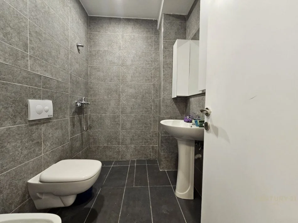 Tirane, jepet me qera apartament 2+1 Kati 7, 103 m² 570 € (Oasis Residence)