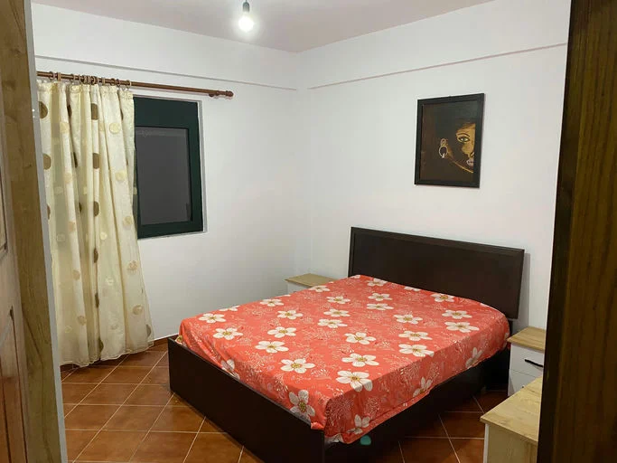 Tirane, jepet me qera apartament 2+1 Kati 1, 90 m² 350 € (Rruga "Hysen Cino'')