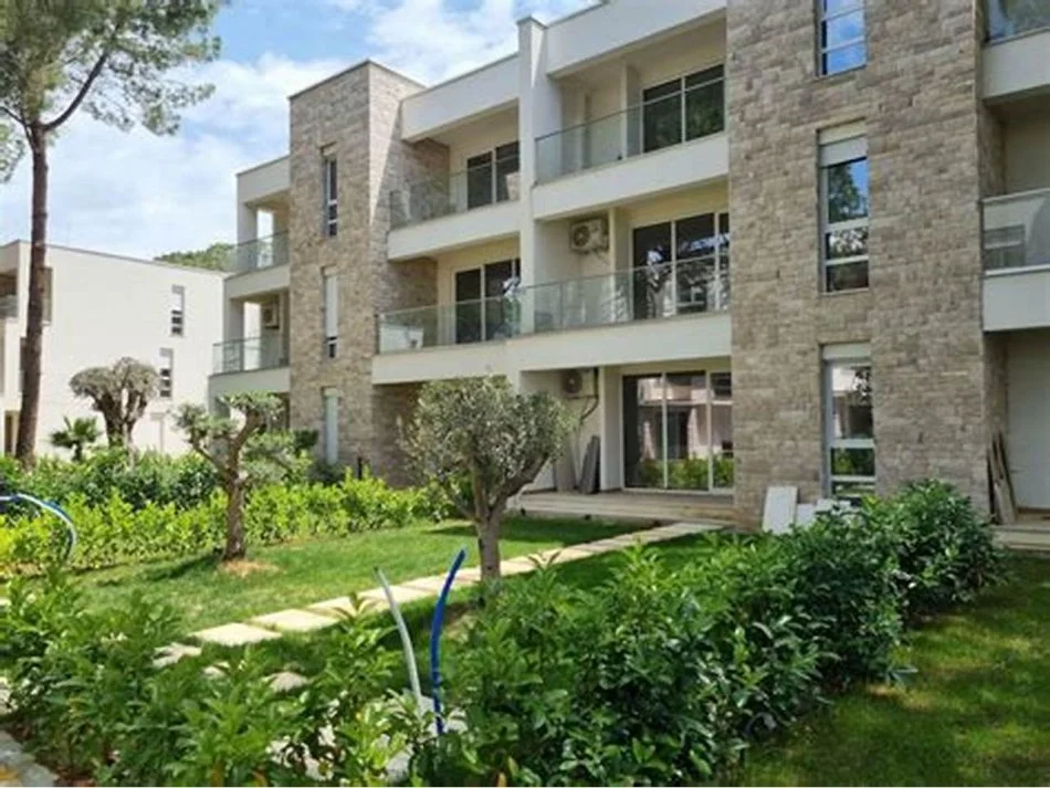 Gjiri Lalezit | Hamallaj, shitet apartament 2+1+Ballkon Kati 3, 106 m² 332.640 € (San Pietro)