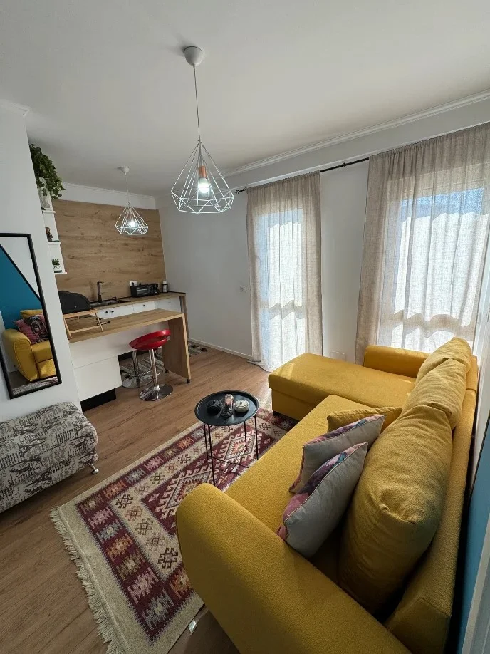 Tirane, jepet me qera apartament 1+1+Aneks+Ballkon Kati 4, 60 m² 500 € (rruga e durresit , prokuroria , brraka)