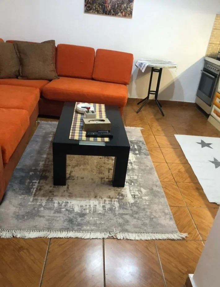 Tirane, jepet me qera apartament 1+1+Aneks+Ballkon Kati 0, 60 m² 500 € (stadiumi dinamo)