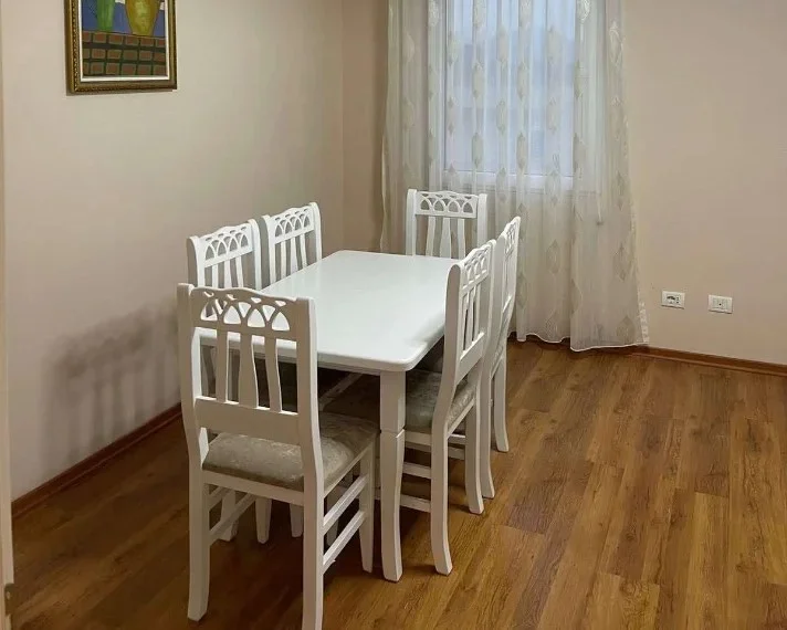 Tirane, jepet me qera apartament 2+1+Aneks+Ballkon Kati 2, 110 m² 500 € (fresku)