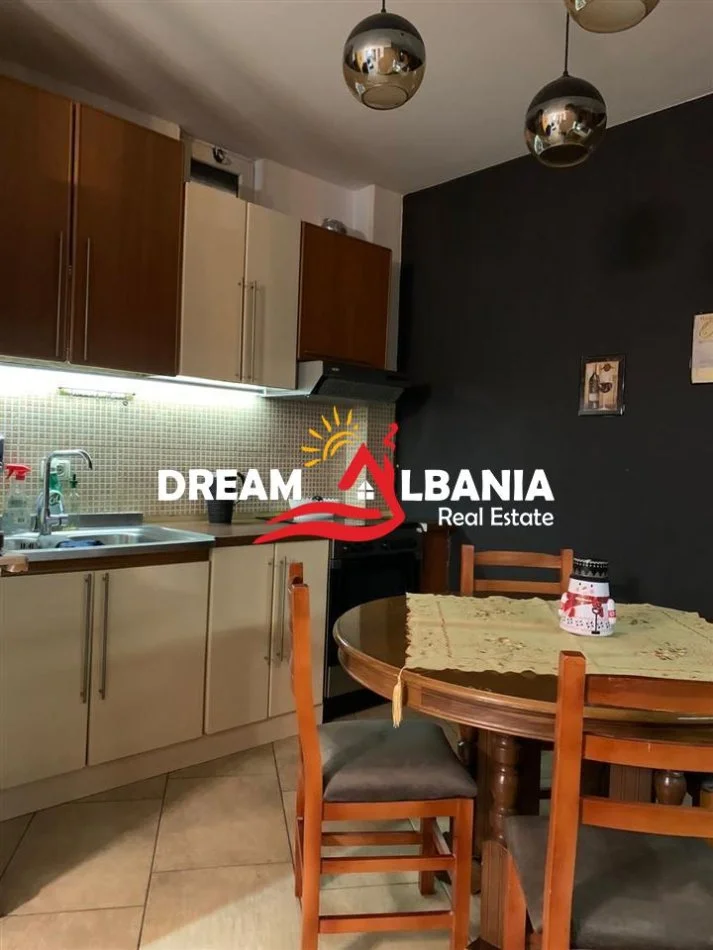 Tirane, jepet me qera apartament 2+1 Kati 2, 90 m² 600 € (Rruga Fortuzi)