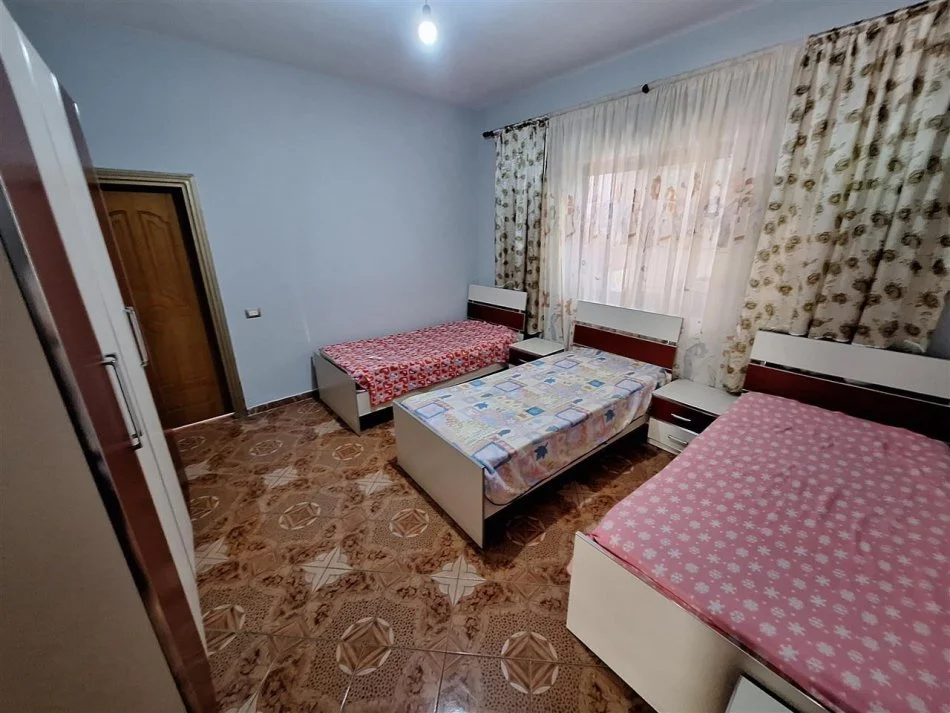 Tirane, jepet me qera Vile 2+1 Kati 1, 110 m² 450 € 