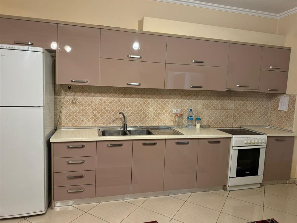 Tirane, shitet apartament 1+1 Kati 2, 71 m² 86.000 € (Fresk)