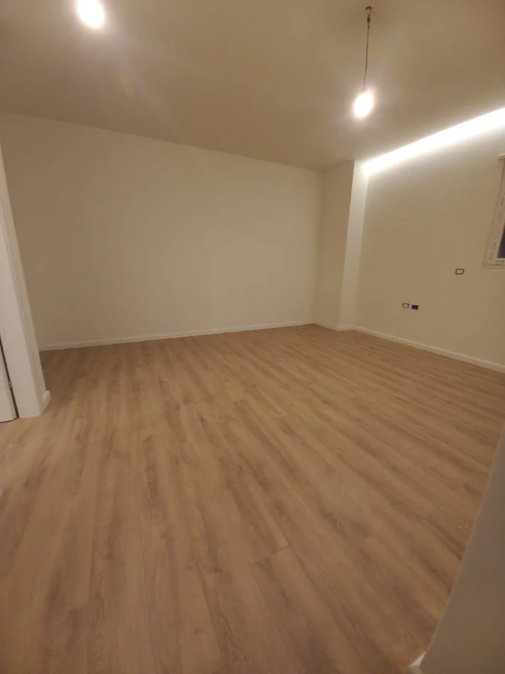 Tirane, shitet apartament 1+1+Aneks+Ballkon Kati 1, 60 m² 109.002 € (oxhaku)