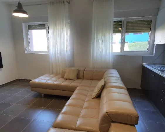 Tirane, jepet me qera apartament 2+1+Aneks+Ballkon Kati 0, 82 m² 500 € (qytet studenti)