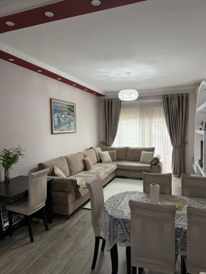 Tirane, jepet me qera apartament 1+1 , 74 m² 600 € (don bosko)