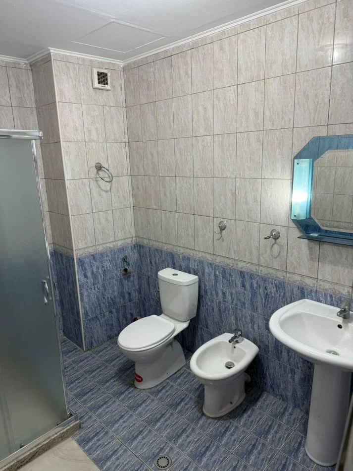 Tirane, jepet me qera apartament 1+1 , 74 m² 600 € (don bosko)