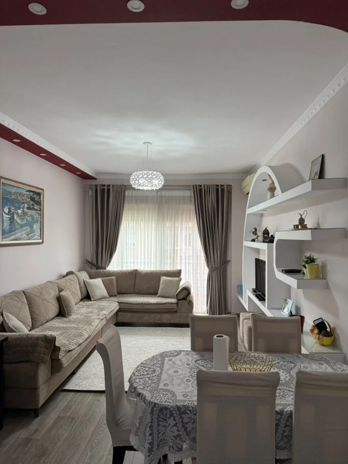 Tirane, jepet me qera apartament 1+1 , 74 m² 600 € (don bosko)