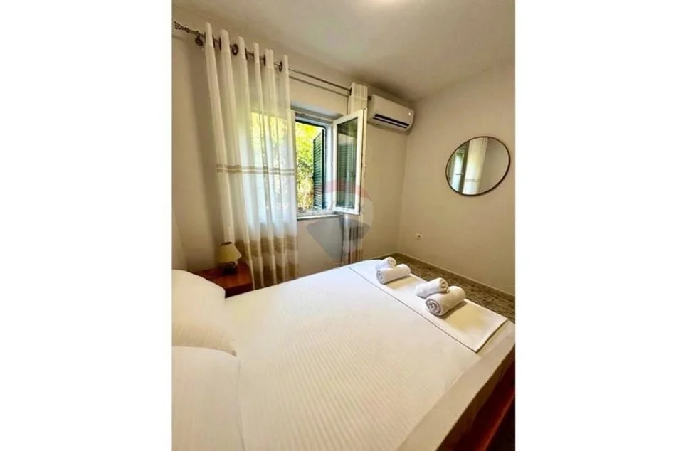 Tirane, jepet me qera apartament 2+1+Aneks+Ballkon Kati 1, 680 € 