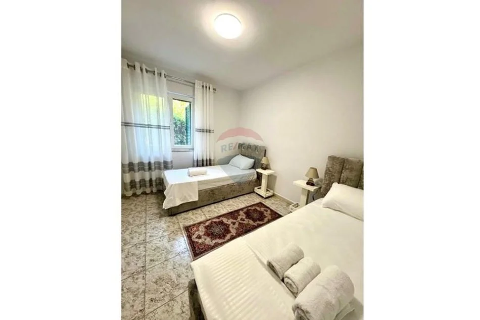 Tirane, jepet me qera apartament 2+1+Aneks+Ballkon Kati 1, 680 € 