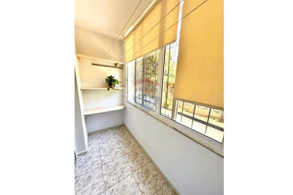 Tirane, jepet me qera apartament 2+1+Aneks+Ballkon Kati 1, 680 € 