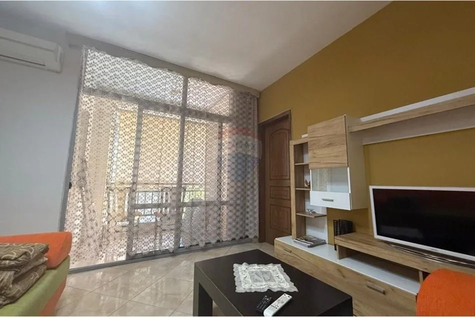 Tirane, jepet me qera apartament 1+1+Aneks+Ballkon Kati 3, 65 m² 430 € (Vila L)