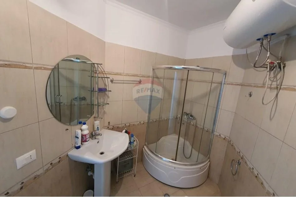 Tirane, jepet me qera apartament 3+1+Aneks+Ballkon Kati 5, 152 m² 700 € (Rruga Bill Klinton)