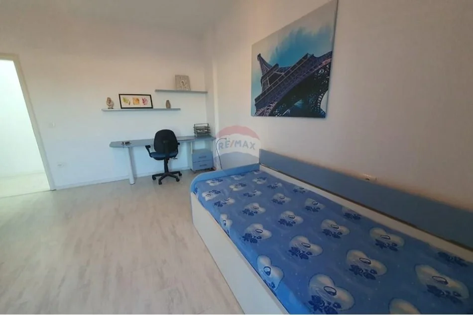 Tirane, jepet me qera apartament 3+1+Aneks+Ballkon Kati 5, 152 m² 700 € (Rruga Bill Klinton)