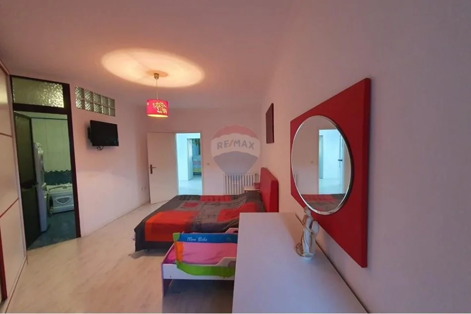 Tirane, jepet me qera apartament 3+1+Aneks+Ballkon Kati 5, 152 m² 700 € (Rruga Bill Klinton)