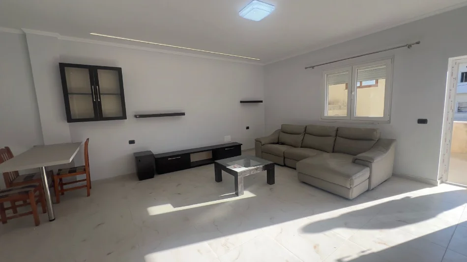 Tirane, jepet me qera apartament 1+1 Kati 1, 62 m² 350 € (DON BOSKO , Prane Xhamise)