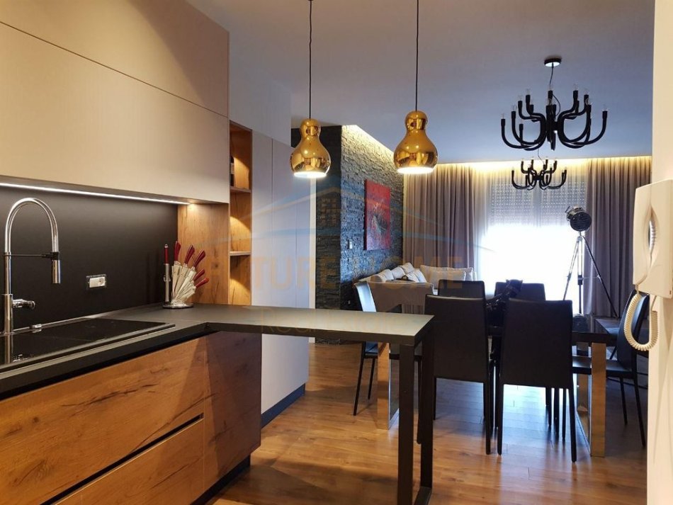 Durres, shitet apartament 2+1 Kati 3, 128 m² 250.000 € (PLEPI DURRES)