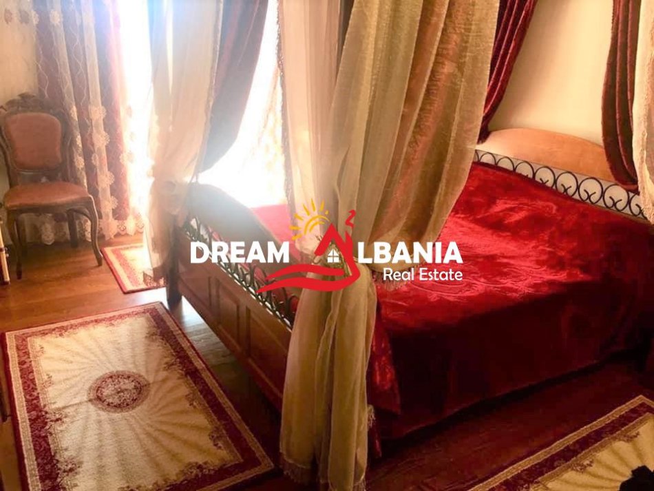 Tirane, jepet me qera apartament 2+1 , 160 m² 700 € 