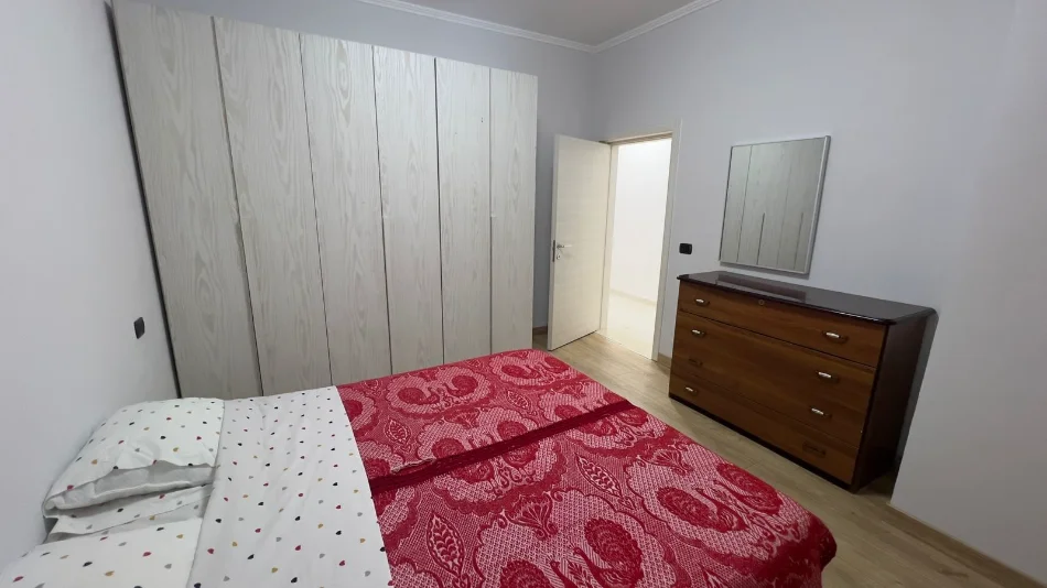 Tirane, jepet me qera apartament 1+1 Kati 1, 62 m² 350 € (DON BOSKO , Prane Xhamise)