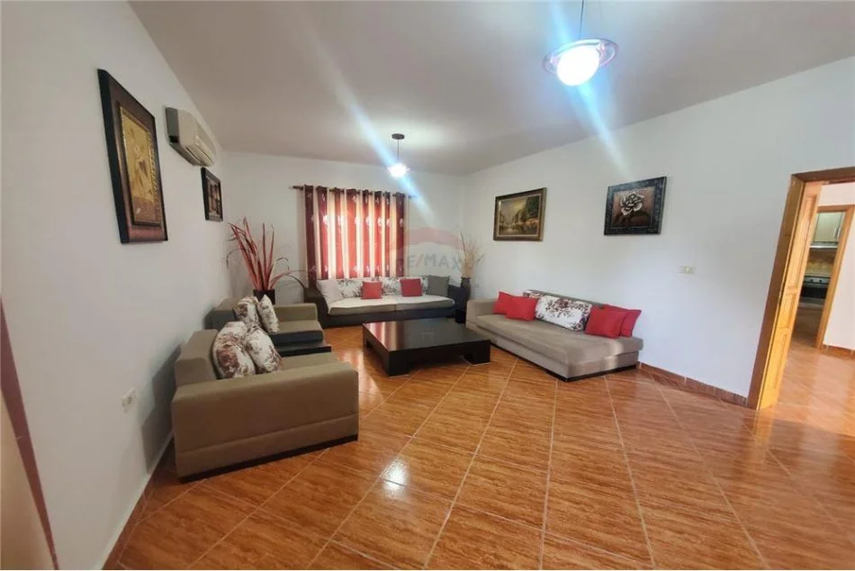 Tirane, jepet me qera apartament 1+1 Kati 1, 120 m² 350 € (Jordan Misja , Rruga Korabi)