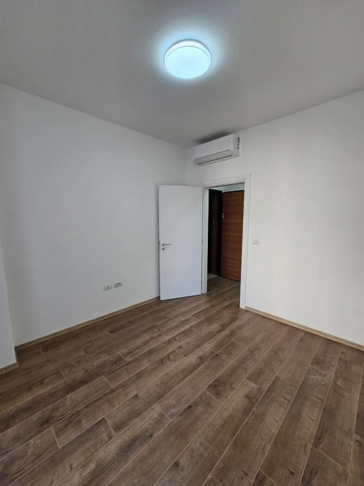 Tirane, jepet me qera zyre Kati 3, 60 m² 600 € (ZOGU ZI)