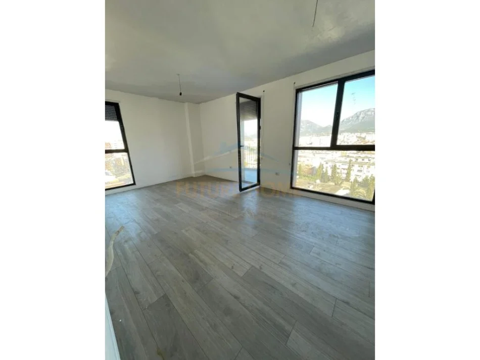 Tirane, Shitet apartament 3+1 Kati 8, 134 m² 253.000 € (Porcelan)