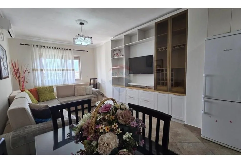 Tirane, jepet me qera apartament 1+1 Kati 5, 60 m² 450 € (Astir)