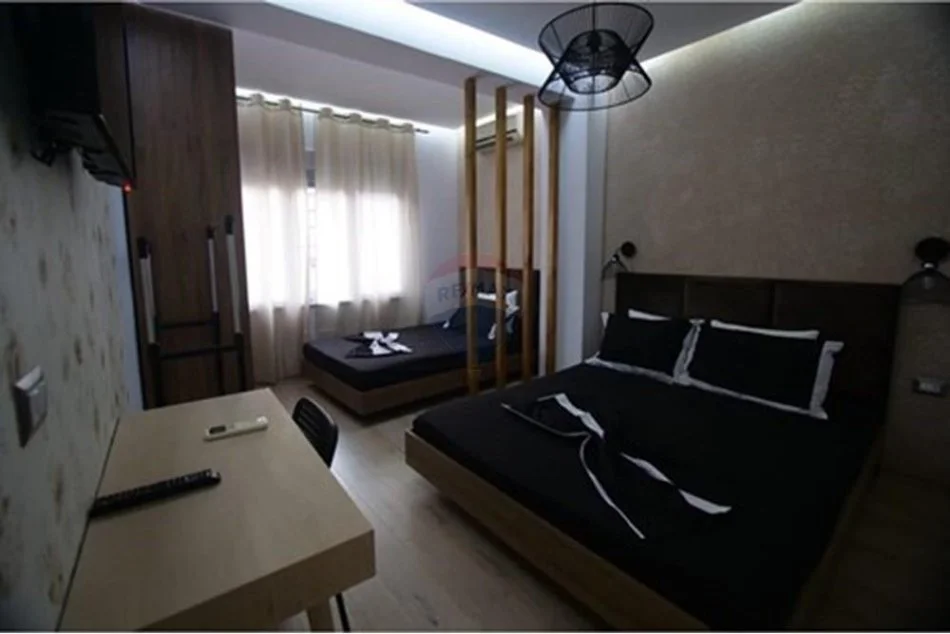 Tirane, jepet me qera apartament 1+1 Kati 3, 64 m² 600 € (Rruga e Barrikadave)