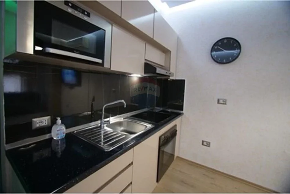 Tirane, jepet me qera apartament 1+1 Kati 3, 64 m² 600 € (Rruga e Barrikadave)