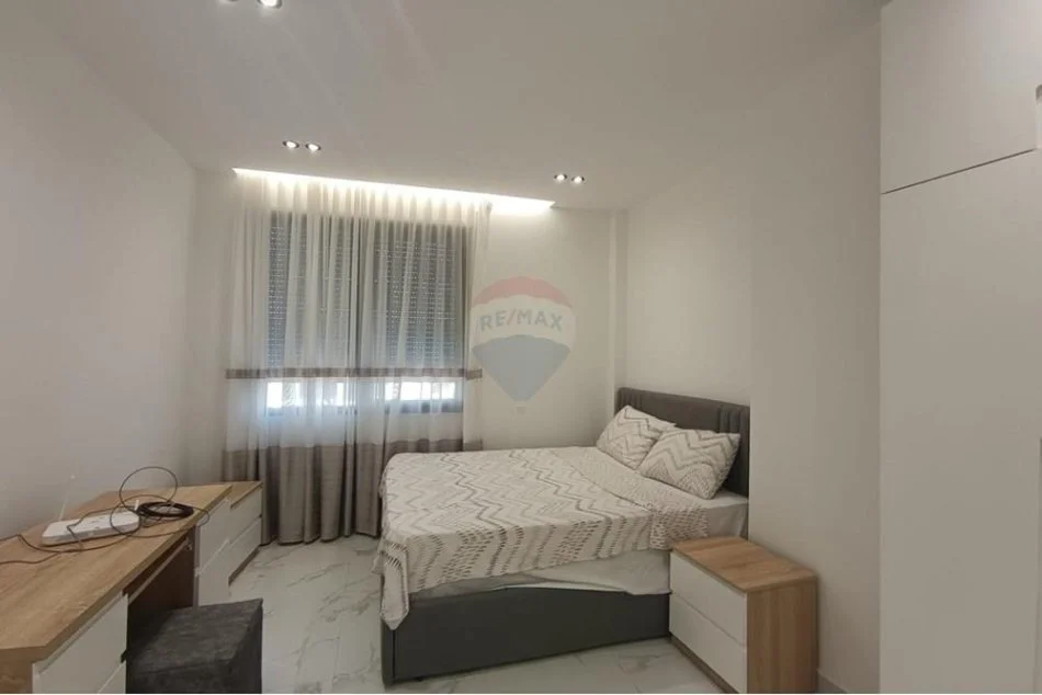 Tirane, jepet me qera apartament 3+1+Aneks+Ballkon Kati 3, 101 m² 850 € (Don Bosko)